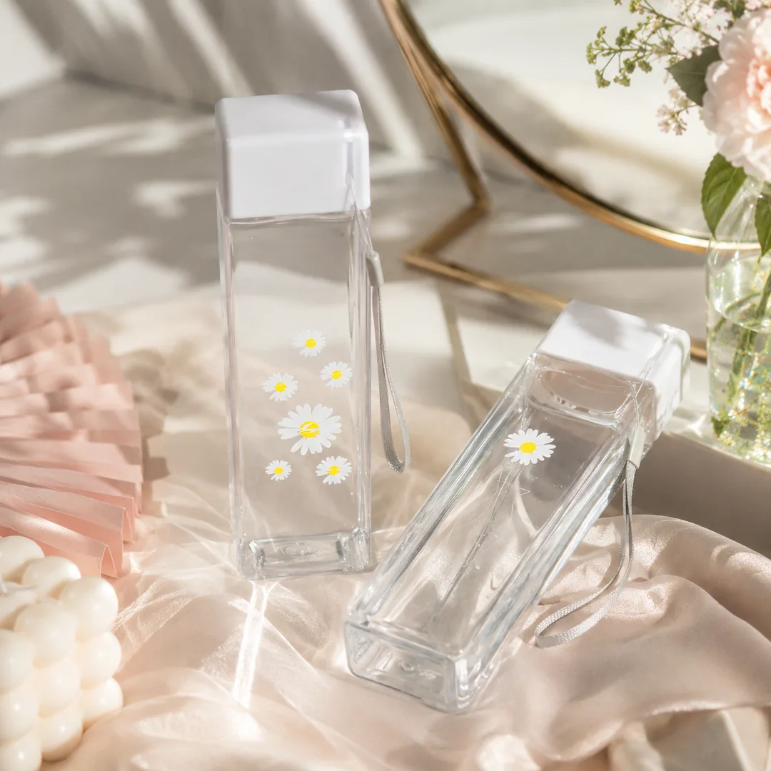 Clear square daisy water bottle with carry strap – ZenteMart Pakistan thumbnail 5